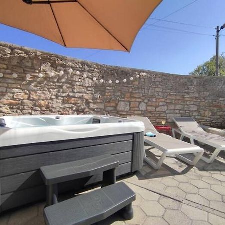 Apartment With Whirlpool And Bbq Near Porec Baderna Exterior foto
