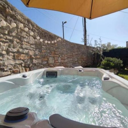 Apartment With Whirlpool And Bbq Near Porec Baderna Exterior foto